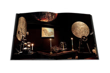 Load image into Gallery viewer, Le Cabinet de Curiosites